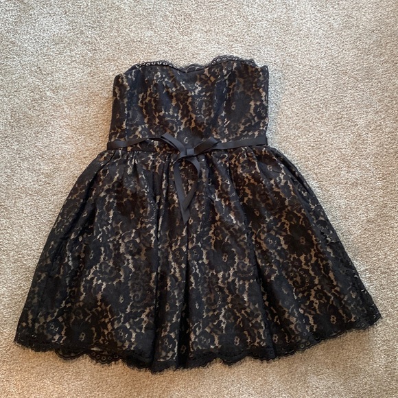 Robert Rodriguez Dresses & Skirts - Robert Rodriguez cocktail dress with eyelash fringe. Size 14.